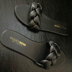 Black Knot Sandals